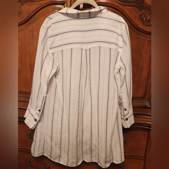 John Mark Cream and Blue Button Down Shirt - Picture 2 of 7